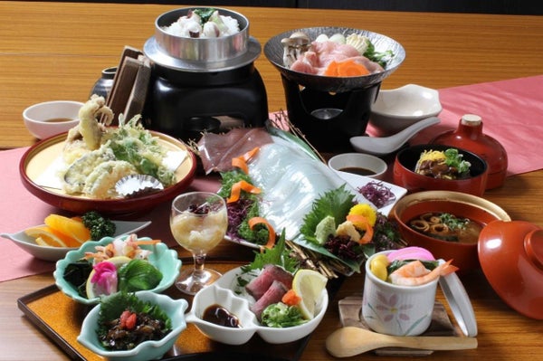 鮮度抜群!丹後・久美浜産!「白イカ会席」のご昼食と北近畿随一!大露天風呂の久美浜温泉ご入浴【田原本・五位堂発】1